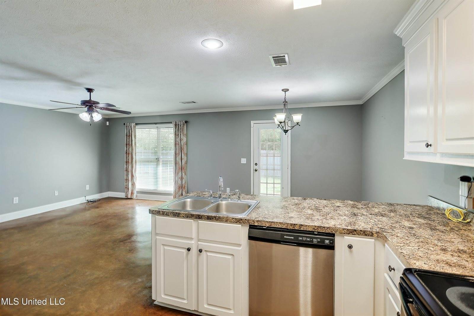 132 Cedar Spring Circle, Pearl, MS 39208