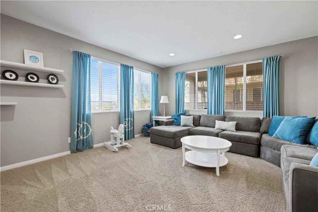 20521 Brookie Lane, Saugus, CA 91350