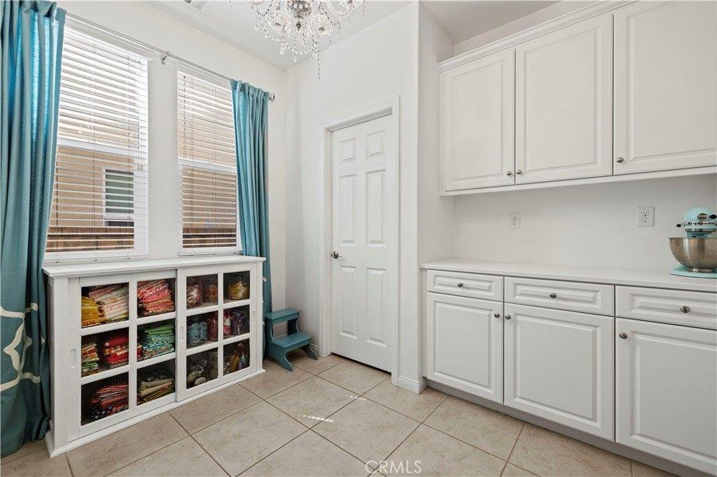 20521 Brookie Lane, Saugus, CA 91350