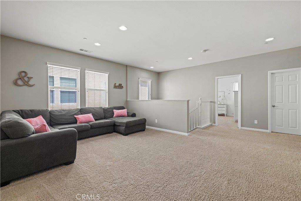 20521 Brookie Lane, Saugus, CA 91350