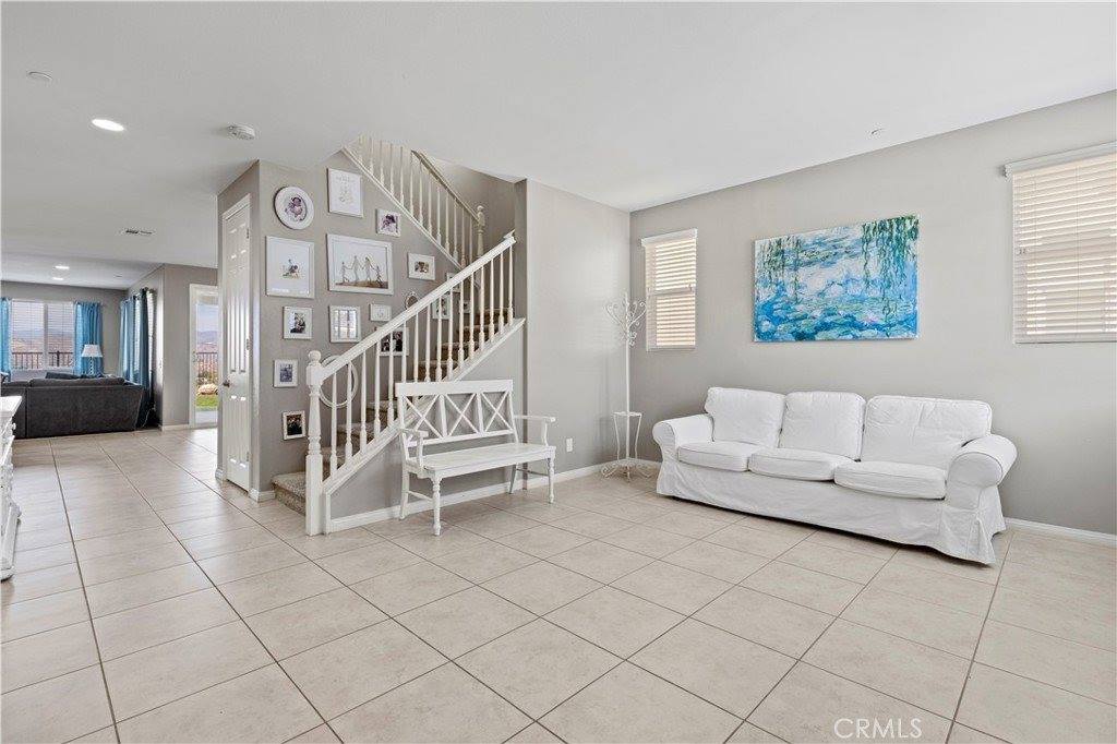 20521 Brookie Lane, Saugus, CA 91350