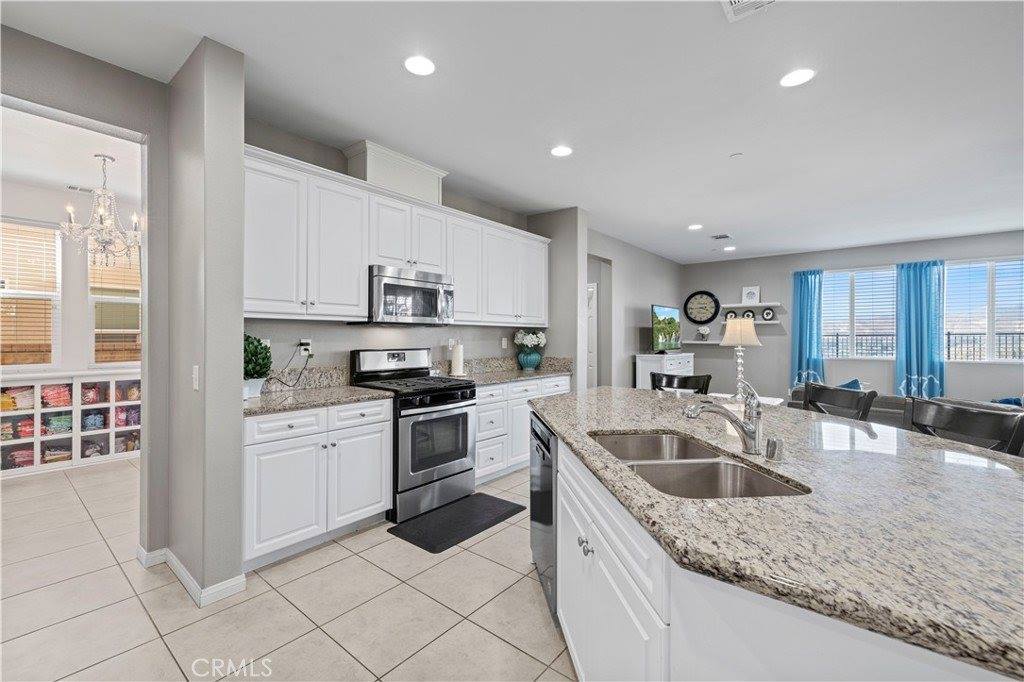 20521 Brookie Lane, Saugus, CA 91350