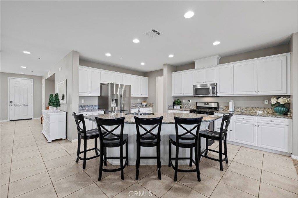 20521 Brookie Lane, Saugus, CA 91350