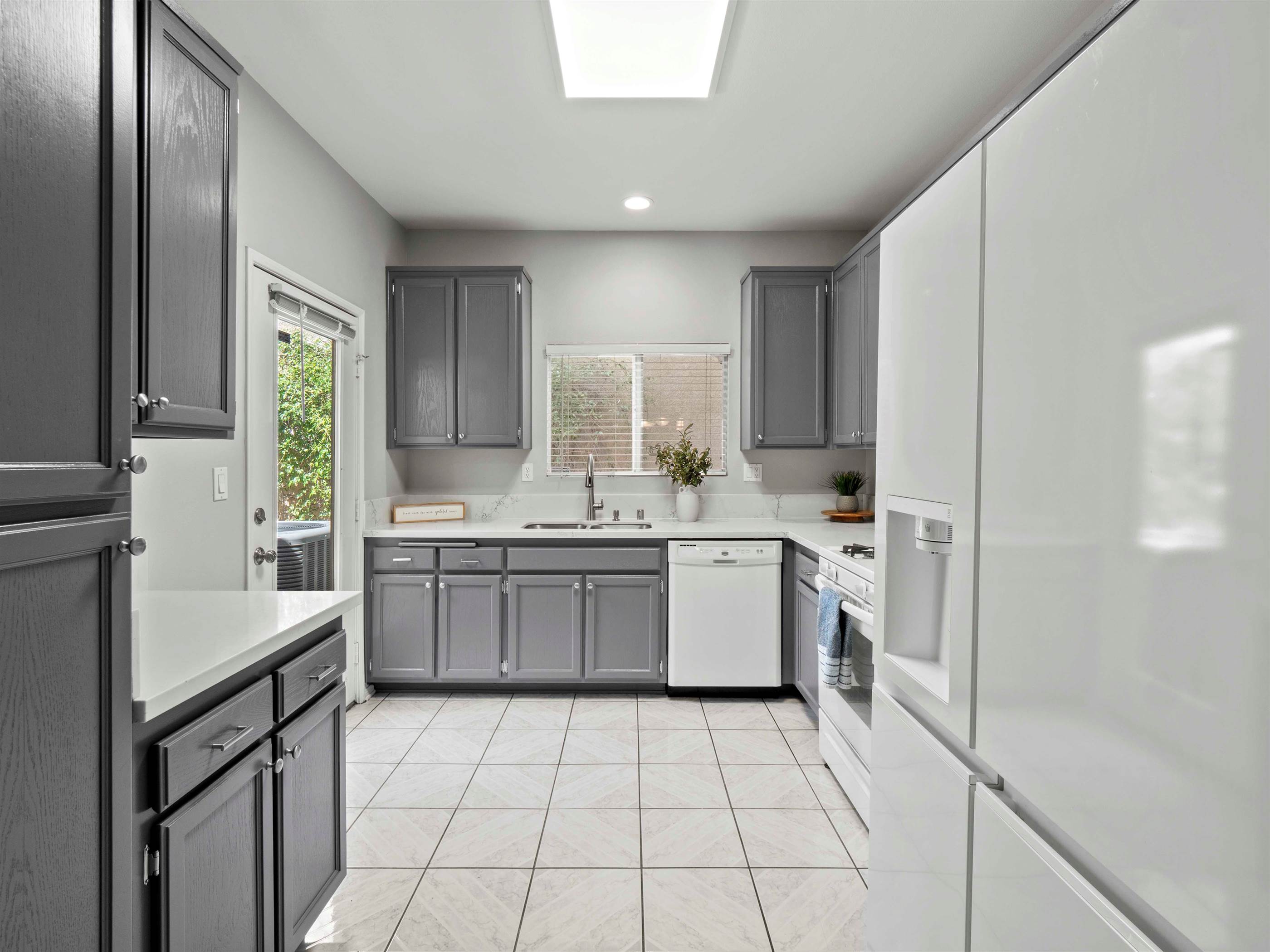 15122 Roxford St # 15, Sylmar, CA 91342