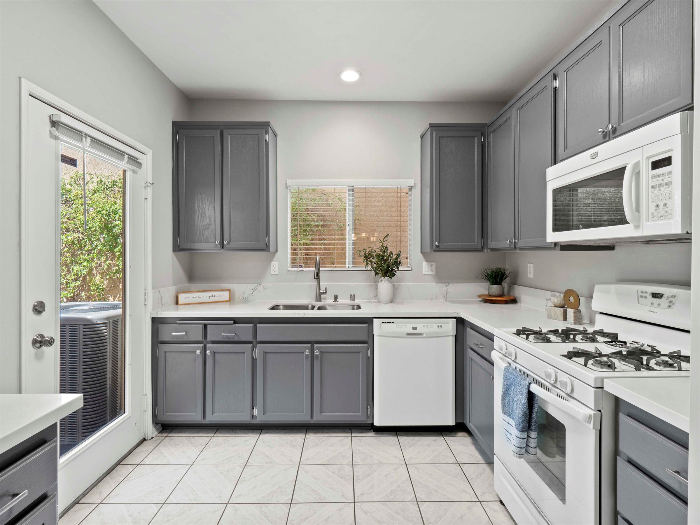 15122 Roxford St # 15, Sylmar, CA 91342