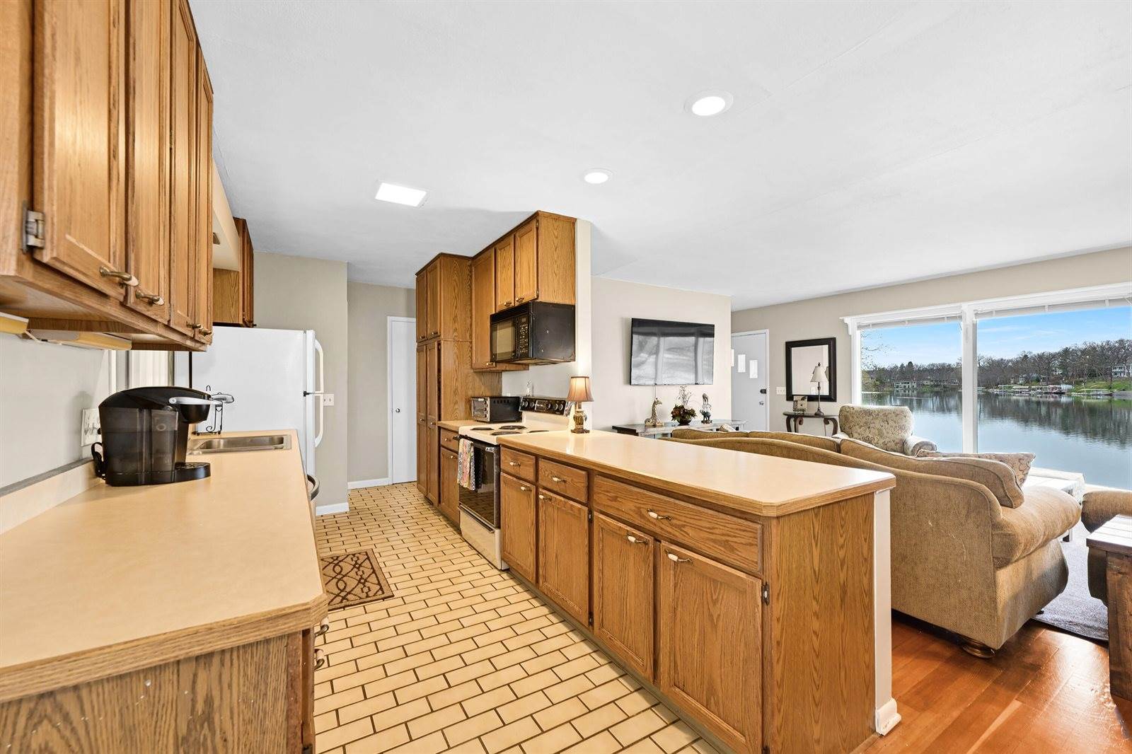 N7525 East Lakeshore Dr, Whitewater, WI 53190