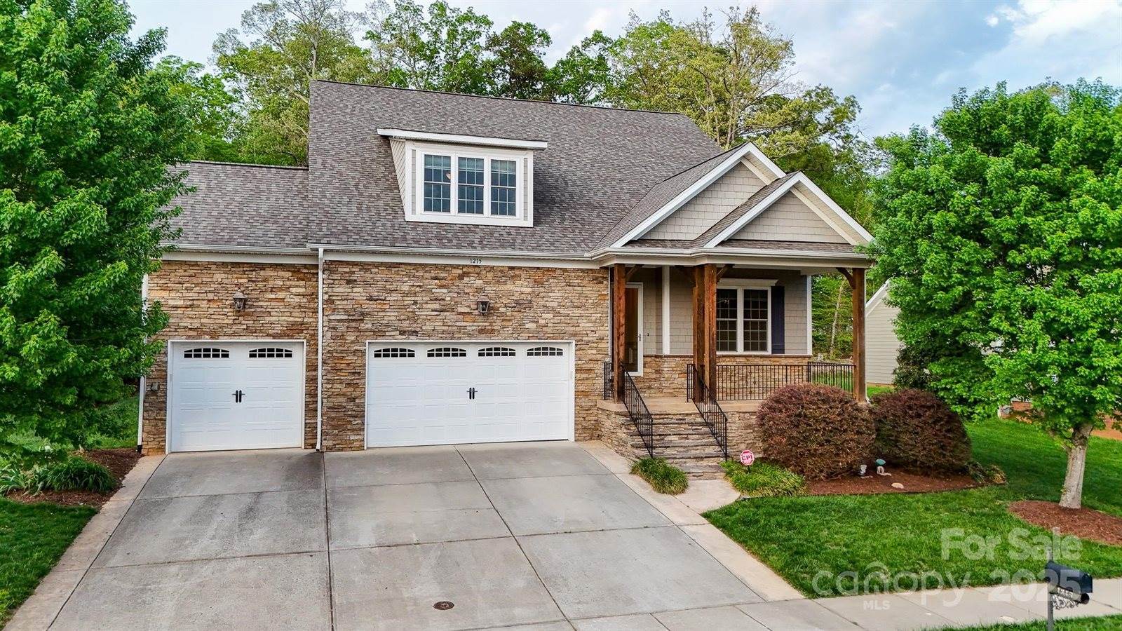 1215 39th Avenue NE, Hickory, NC 28601