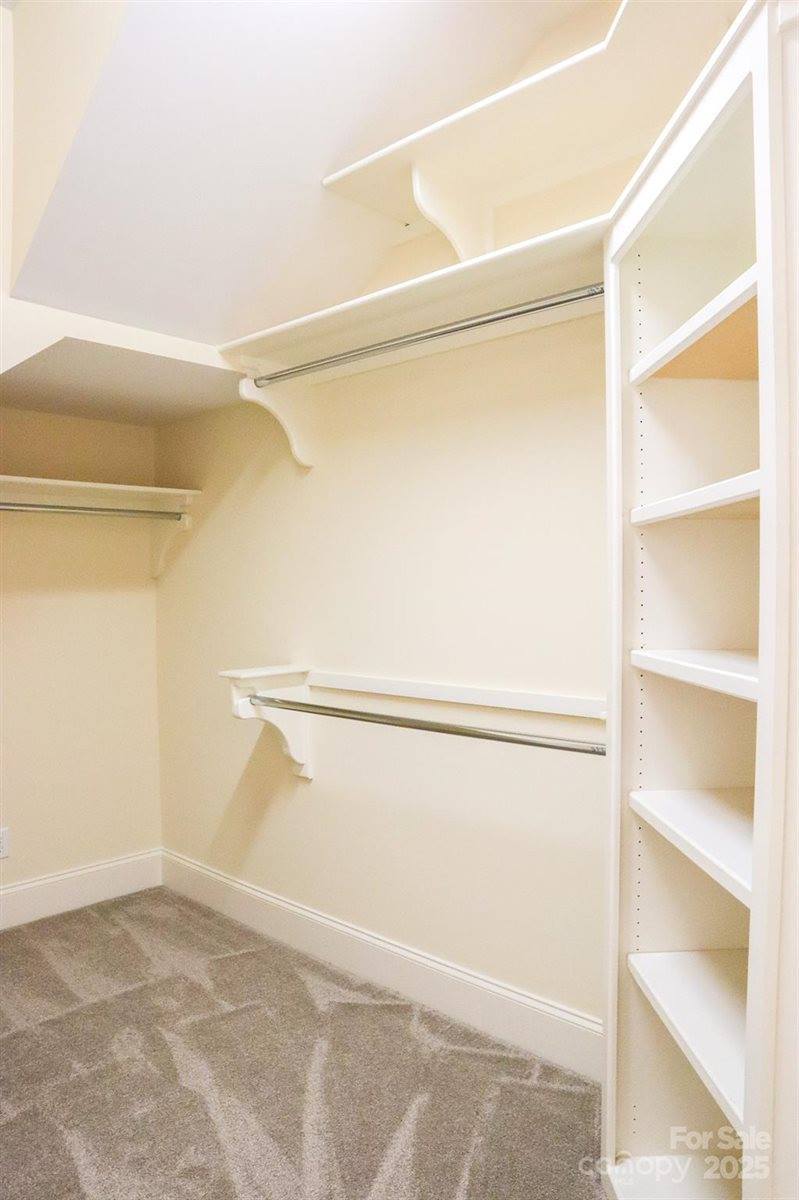 1215 39th Avenue NE, Hickory, NC 28601