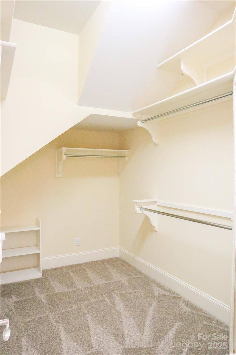 1215 39th Avenue NE, Hickory, NC 28601