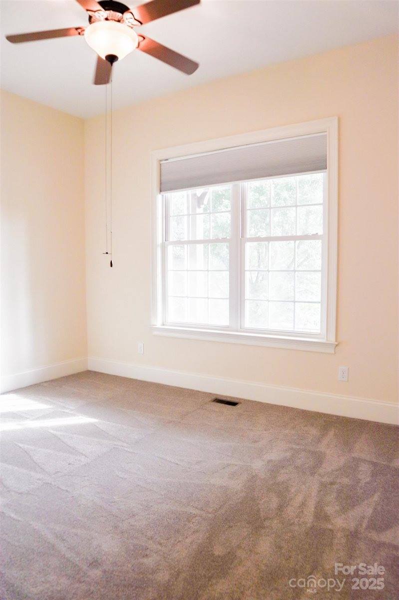 1215 39th Avenue NE, Hickory, NC 28601