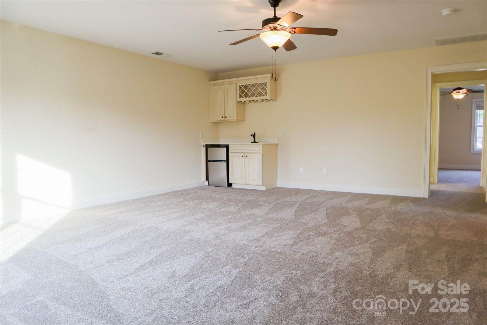 1215 39th Avenue NE, Hickory, NC 28601