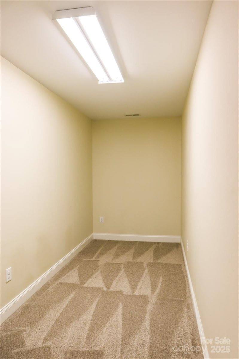 1215 39th Avenue NE, Hickory, NC 28601