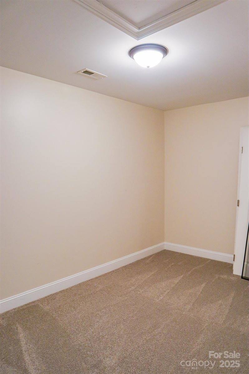 1215 39th Avenue NE, Hickory, NC 28601