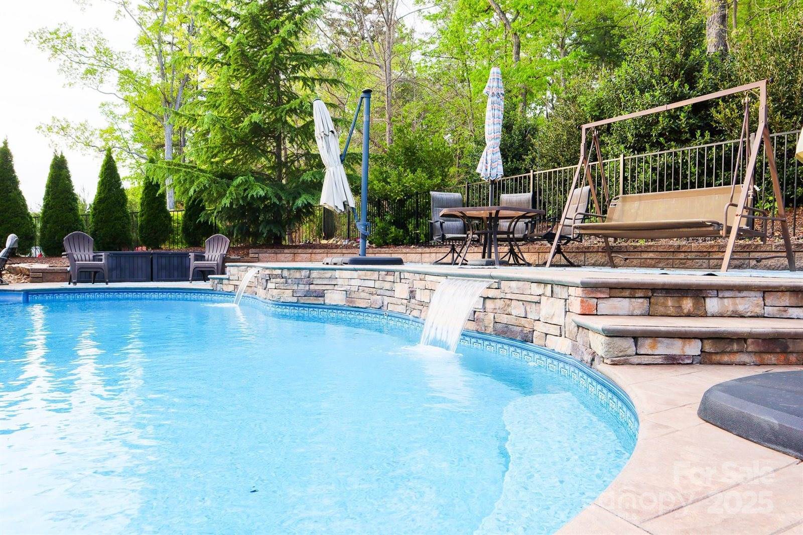 1215 39th Avenue NE, Hickory, NC 28601