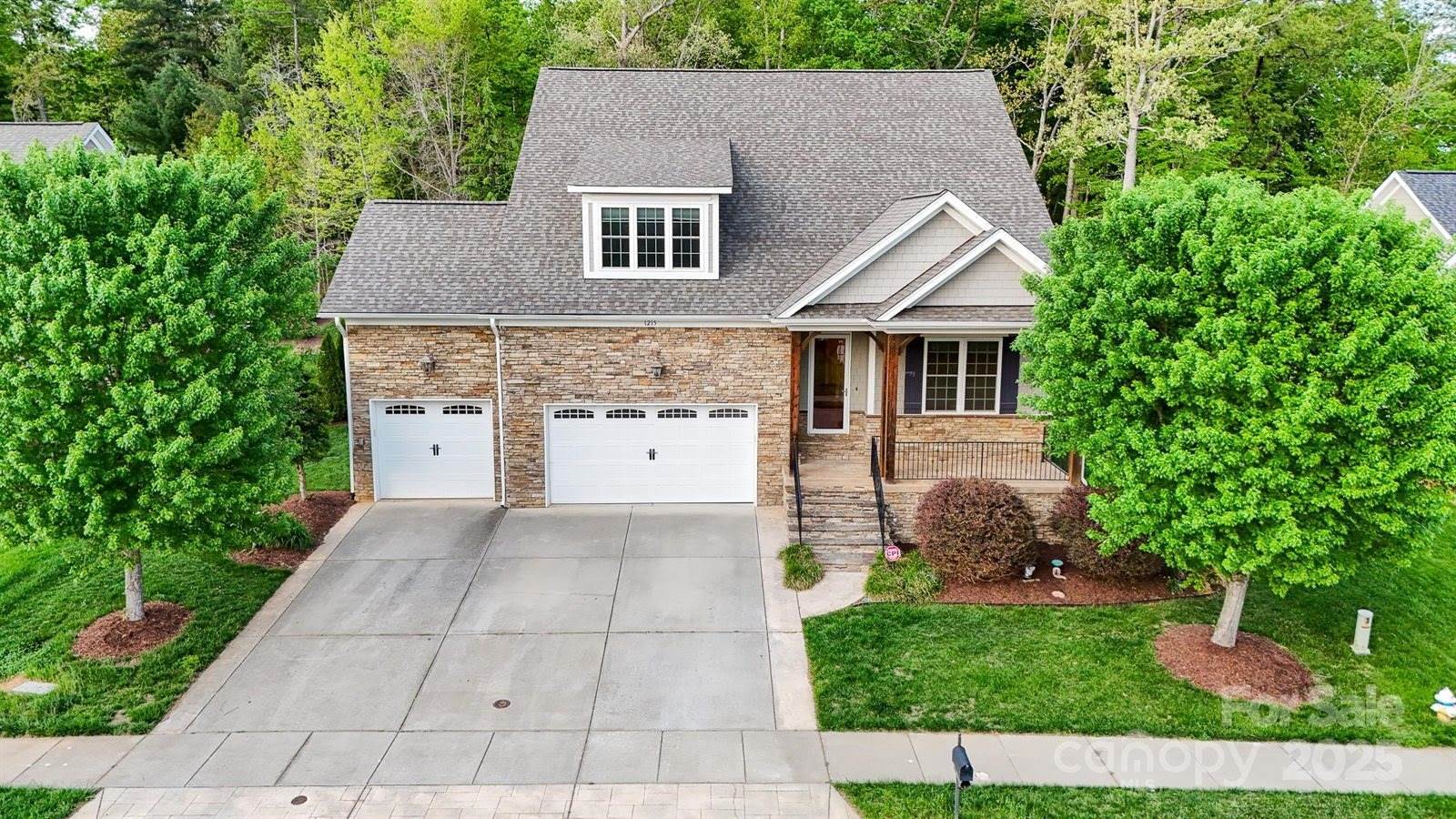 1215 39th Avenue NE, Hickory, NC 28601