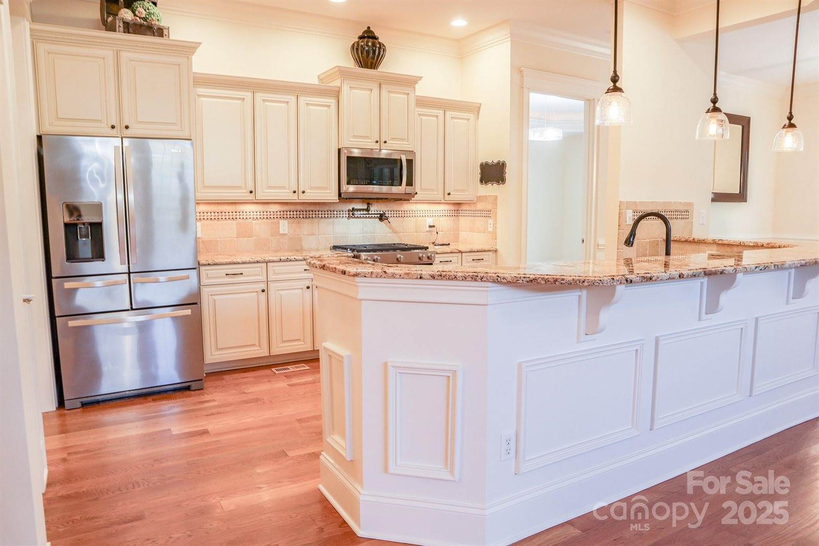 1215 39th Avenue NE, Hickory, NC 28601