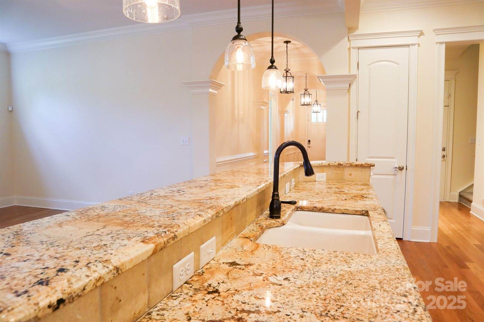 1215 39th Avenue NE, Hickory, NC 28601