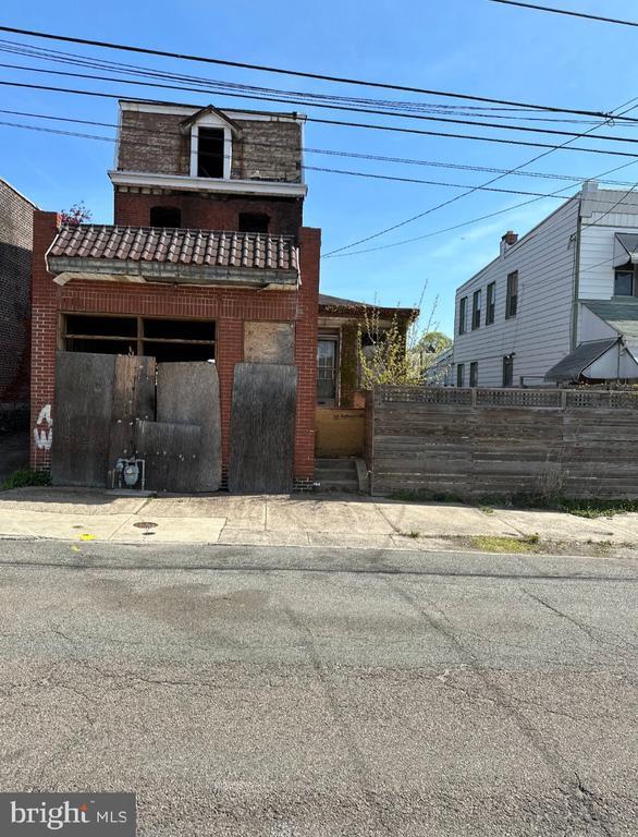 327 Pennell St Alley, Chester, PA 19013