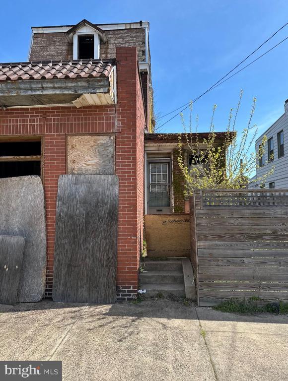 327 Pennell St Alley, Chester, PA 19013