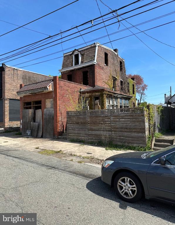 327 Pennell St Alley, Chester, PA 19013