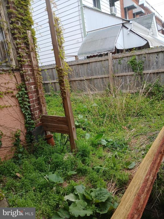 327 Pennell St Alley, Chester, PA 19013