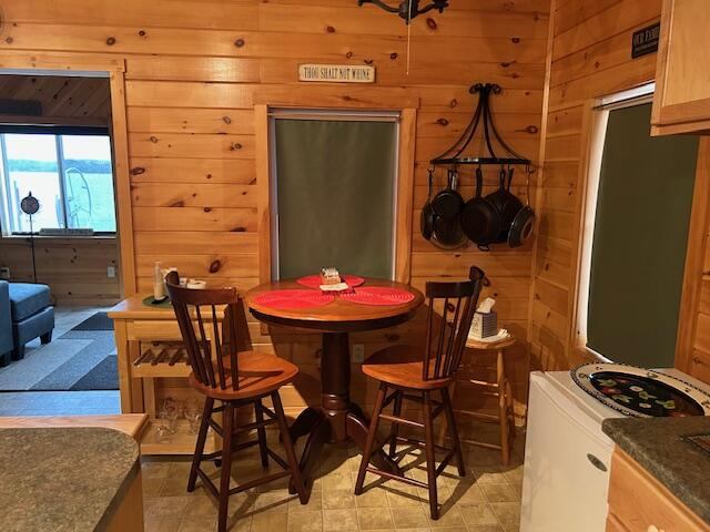 28 Valentine Lane, Dexter, ME 04930