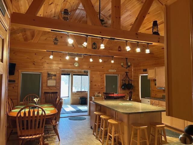 28 Valentine Lane, Dexter, ME 04930