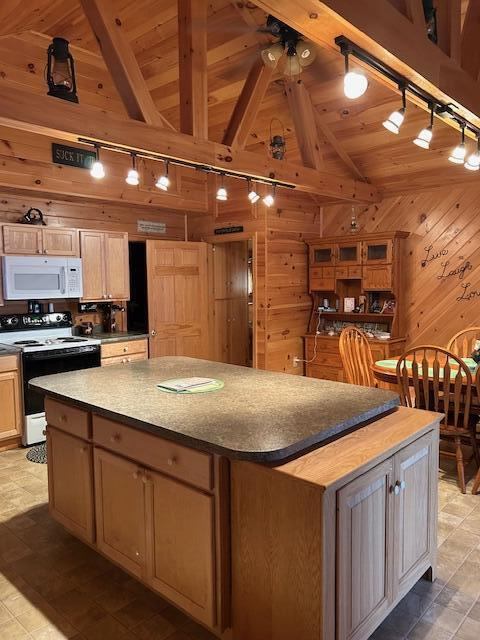 28 Valentine Lane, Dexter, ME 04930