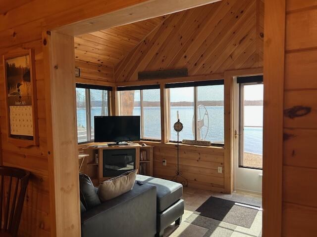 28 Valentine Lane, Dexter, ME 04930