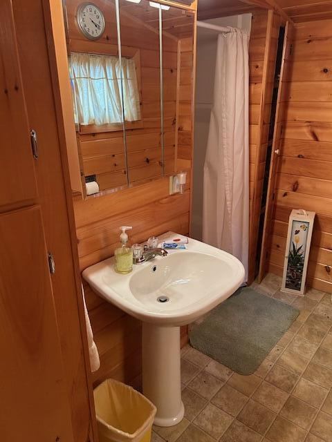 28 Valentine Lane, Dexter, ME 04930