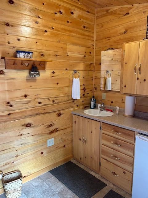 28 Valentine Lane, Dexter, ME 04930