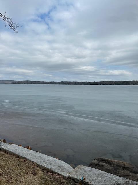 28 Valentine Lane, Dexter, ME 04930