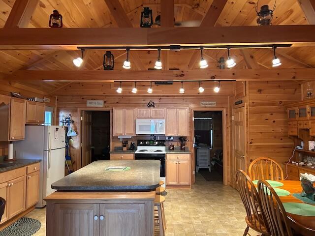 28 Valentine Lane, Dexter, ME 04930