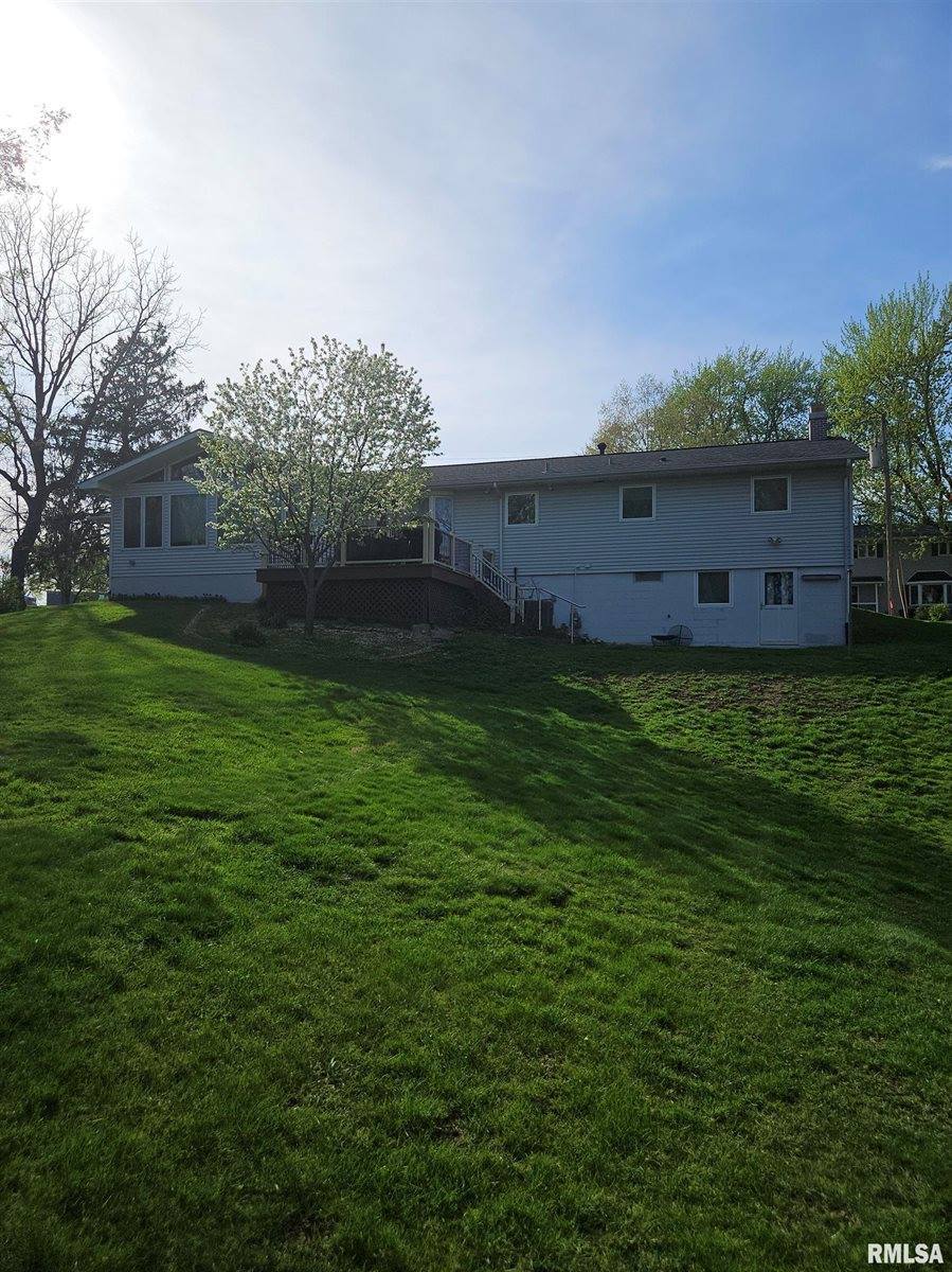 914 32ND Avenue Court, Moline, IL 61265