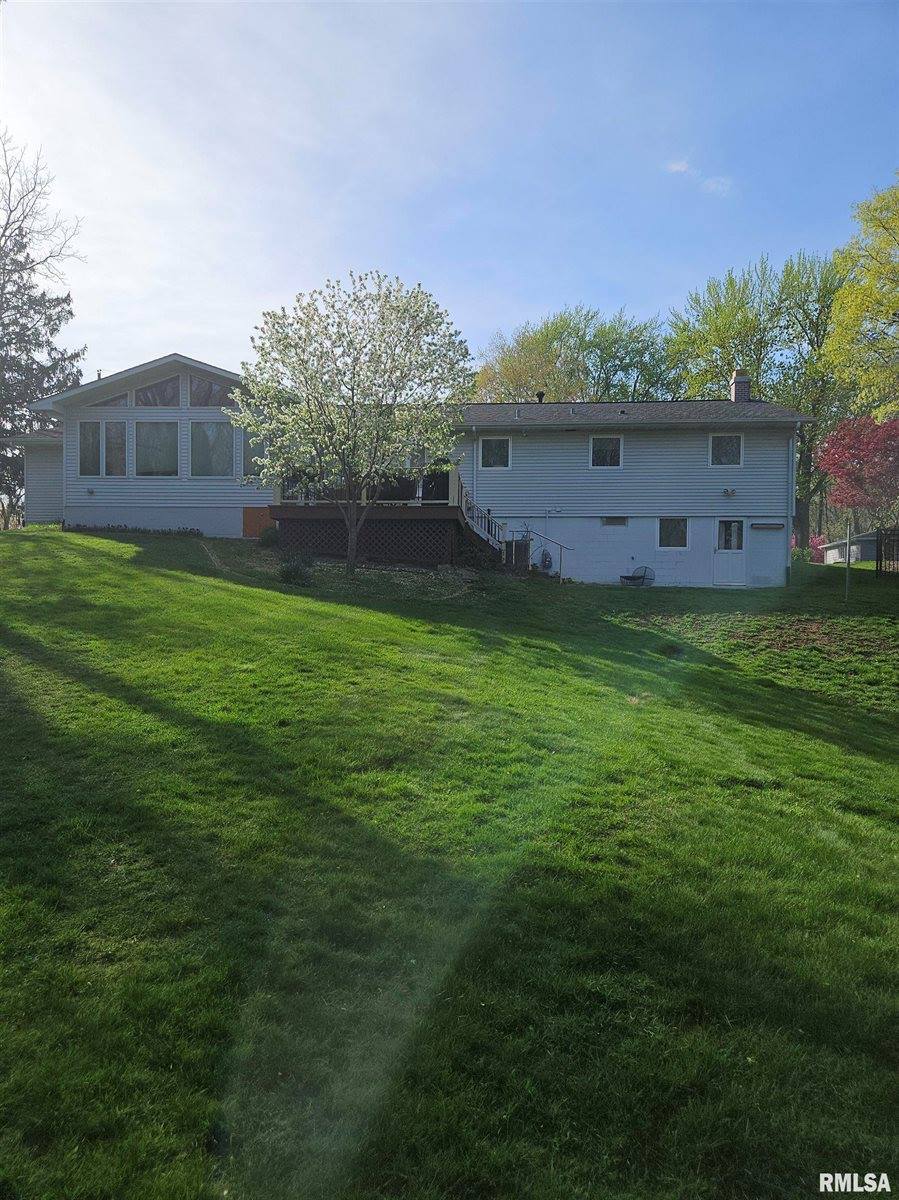 914 32ND Avenue Court, Moline, IL 61265