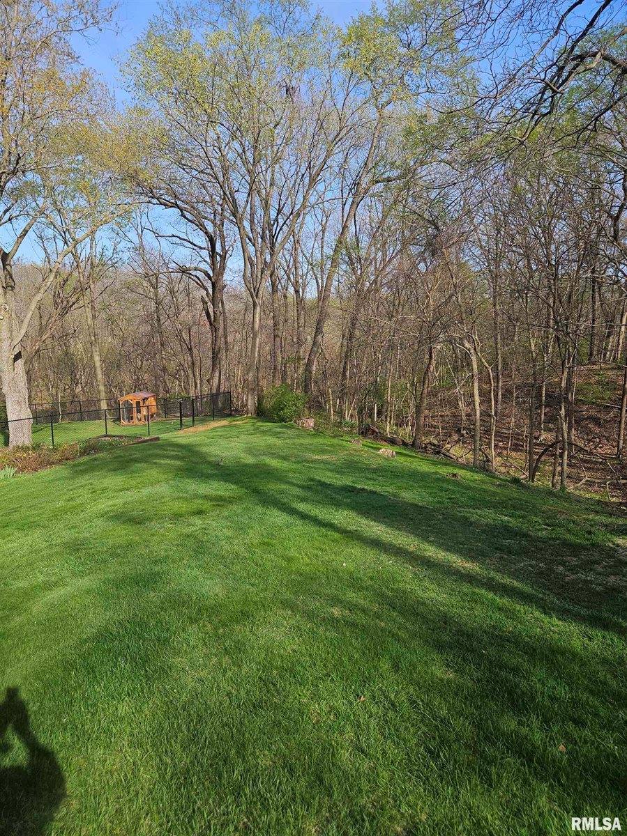 914 32ND Avenue Court, Moline, IL 61265