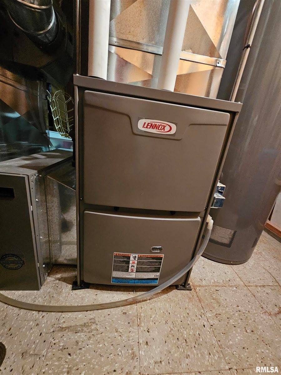 914 32ND Avenue Court, Moline, IL 61265