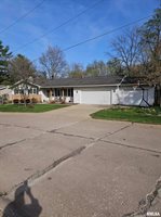 914 32ND Avenue Court, Moline, IL 61265