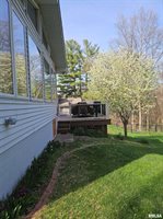 914 32ND Avenue Court, Moline, IL 61265