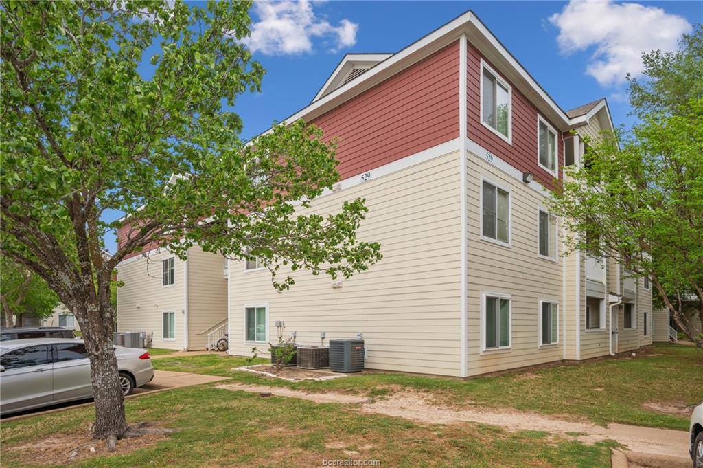 529 Southwest Parkway, College Station, TX 77840