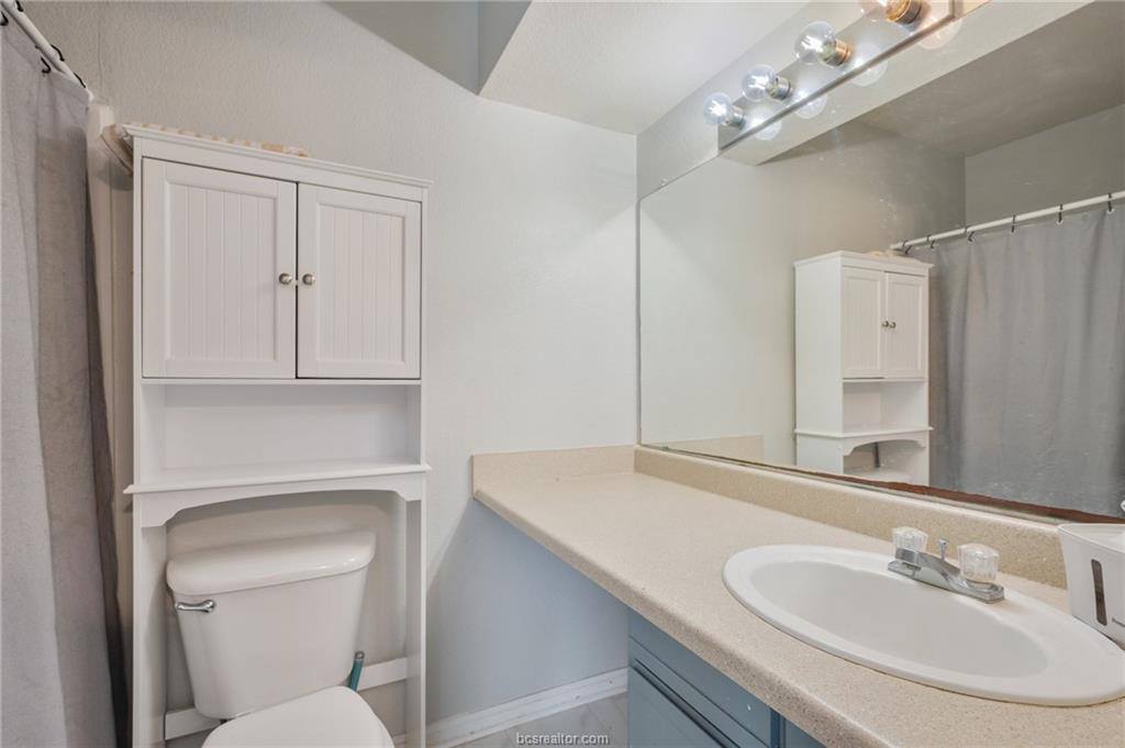 529 Southwest Parkway, College Station, TX 77840