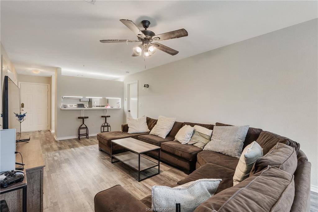 529 Southwest Parkway, College Station, TX 77840