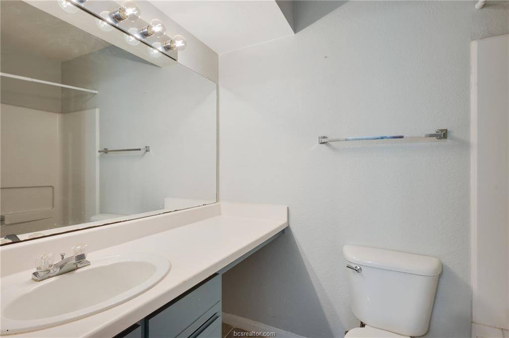 529 Southwest Parkway, College Station, TX 77840