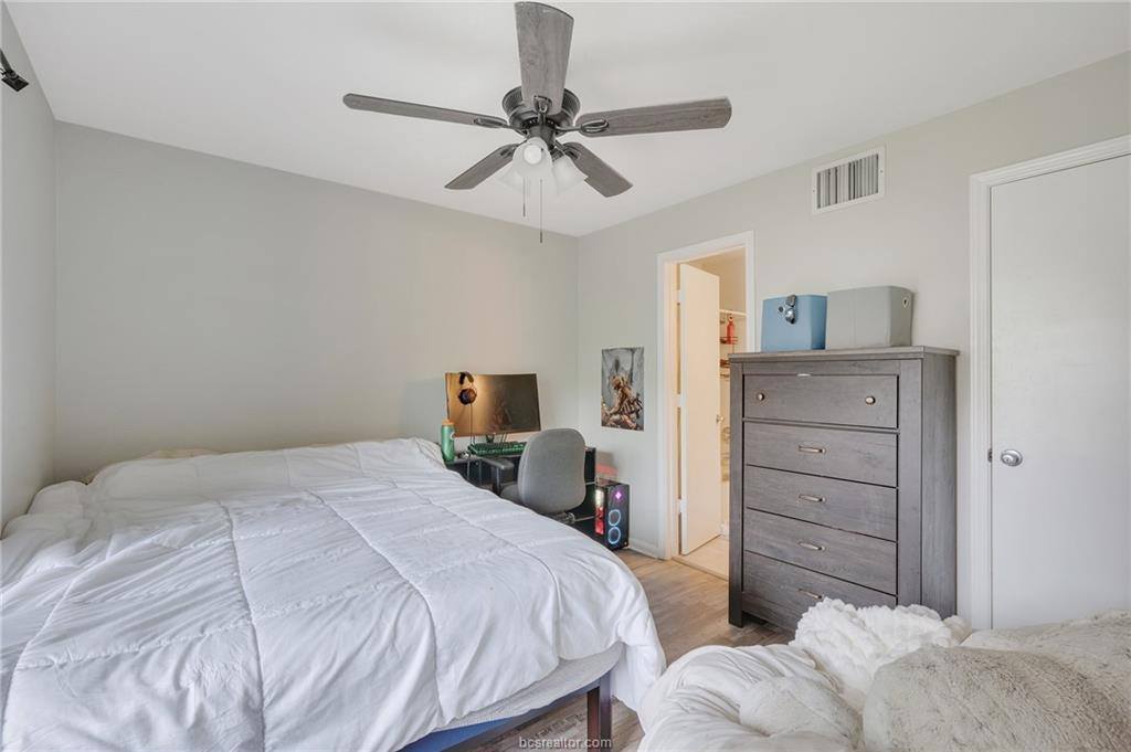 529 Southwest Parkway, College Station, TX 77840