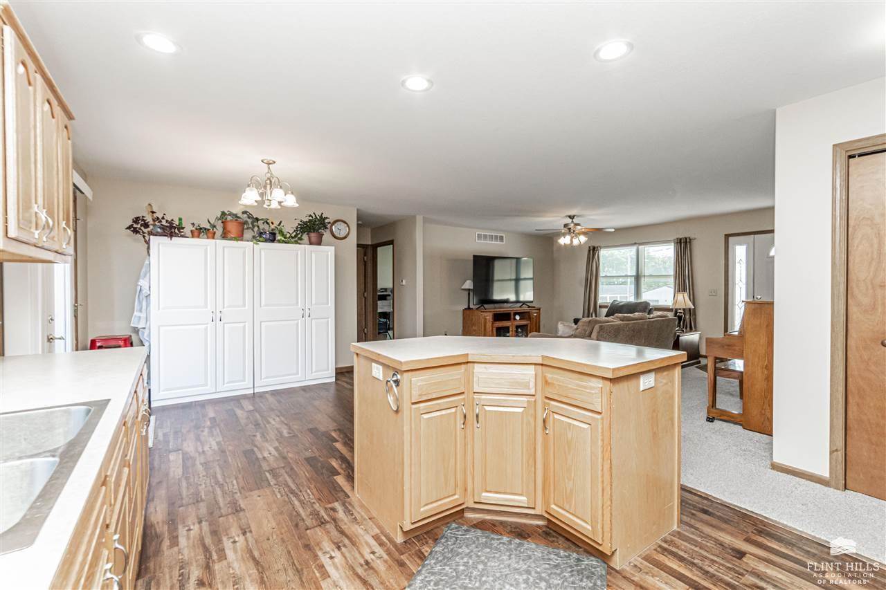 1614 West 1st Street, Abilene, KS 67410