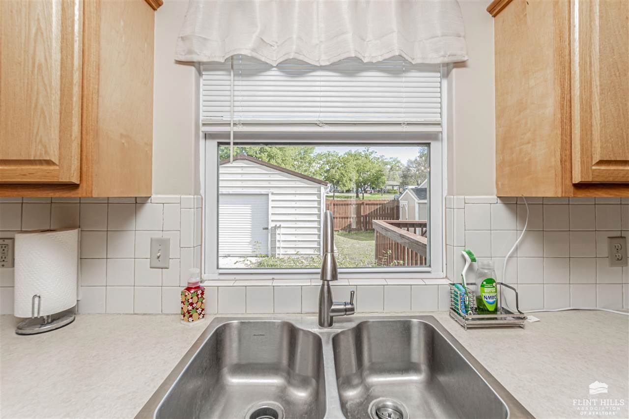 1614 West 1st Street, Abilene, KS 67410