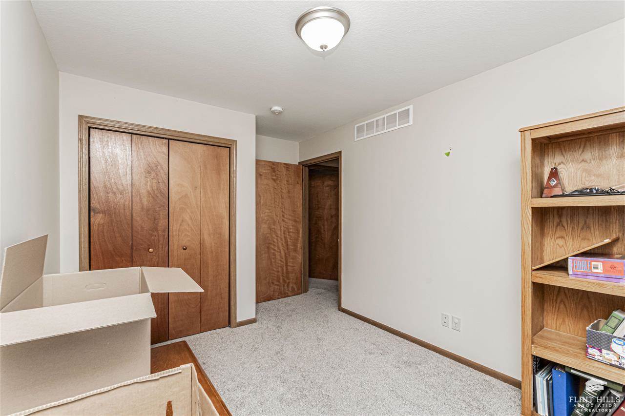 1614 West 1st Street, Abilene, KS 67410