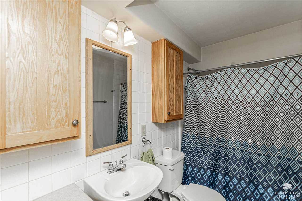 1614 West 1st Street, Abilene, KS 67410