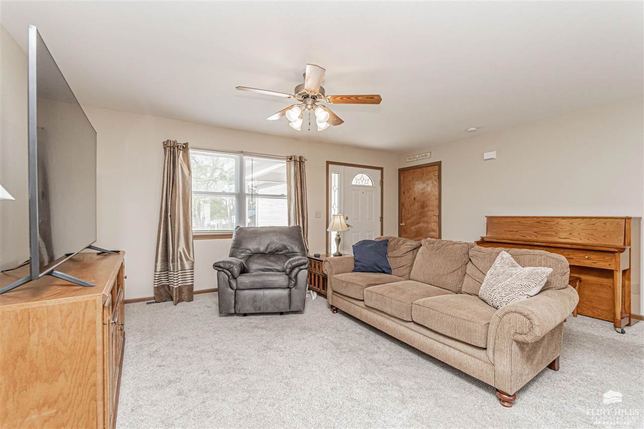 1614 West 1st Street, Abilene, KS 67410