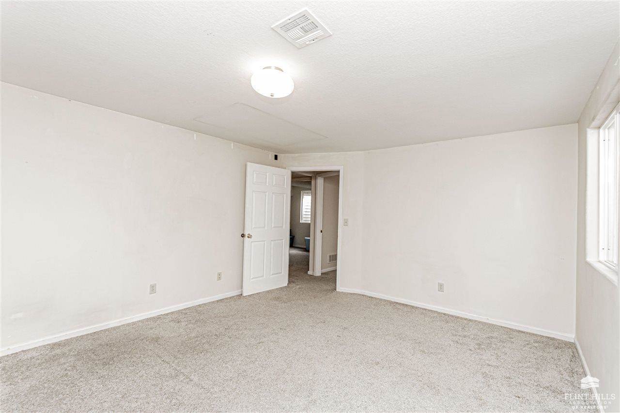 1614 West 1st Street, Abilene, KS 67410